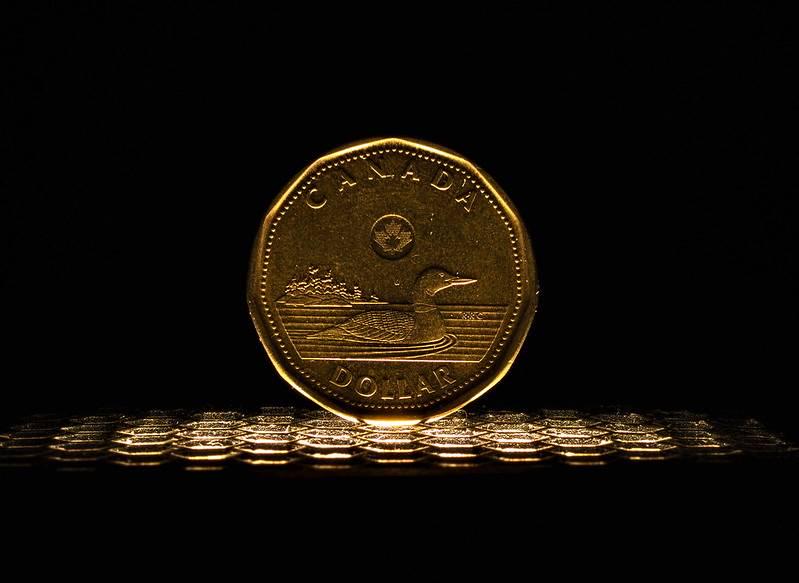 É a hora do dólar canadense