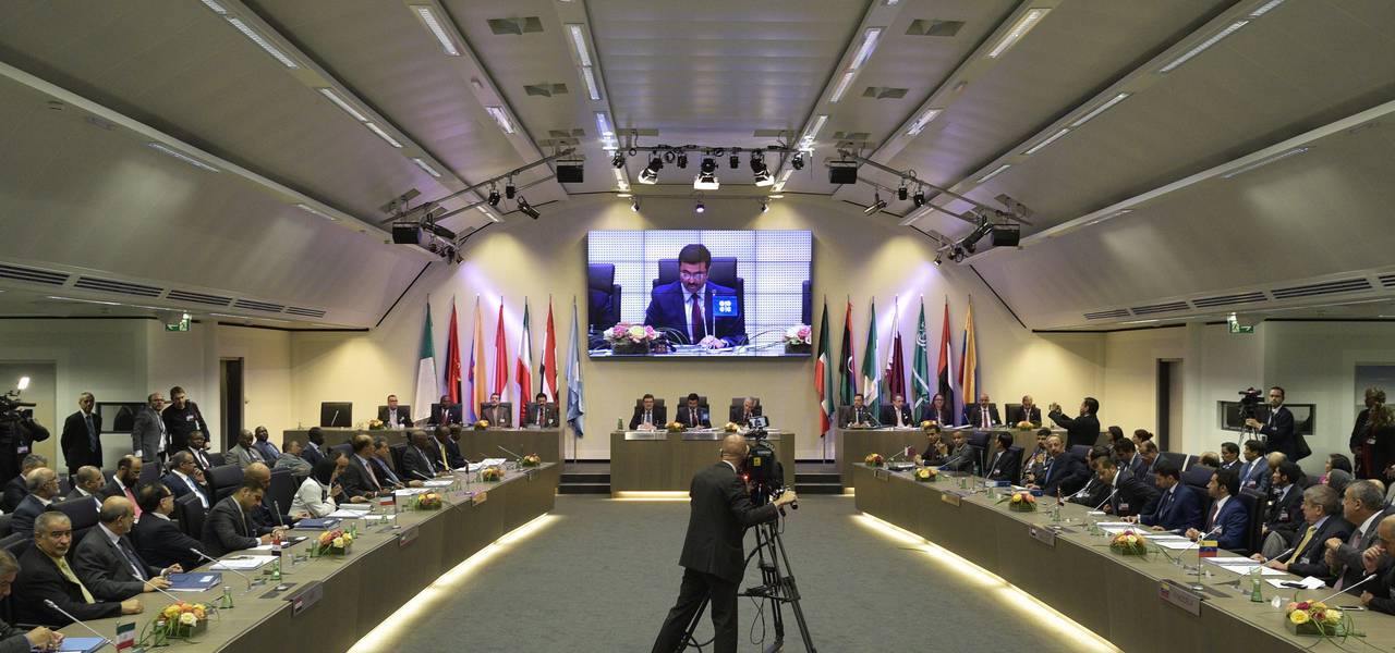 OPEP estende cortes de produção de petróleo em nove meses