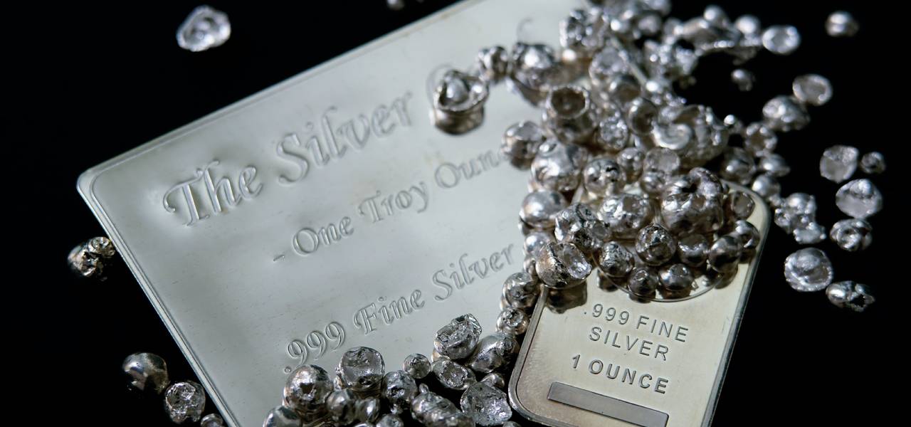A prata vem testemunhando algumas vendas pela terceira sessão consecutiva na terça-feira em meio a força do dólar 