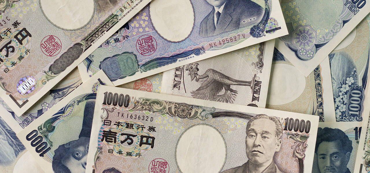 Dólar em  altas  frente  ao iene