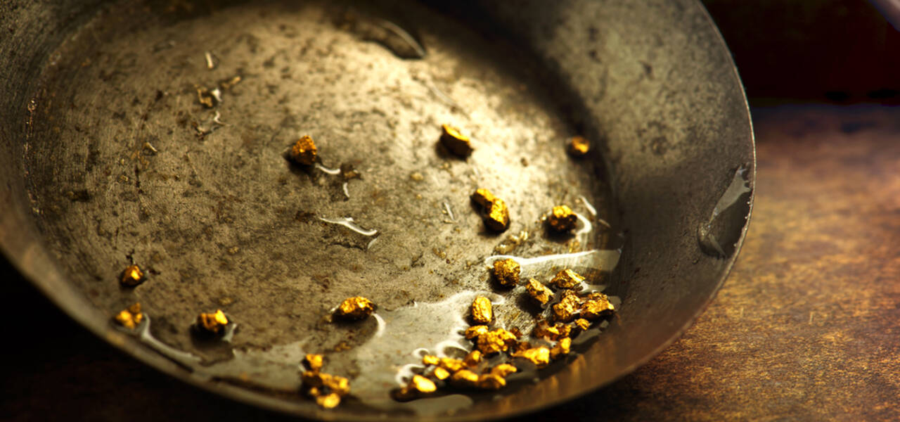 O ouro atualiza os topos semanais, aproximando-se do nível de US $ 1230