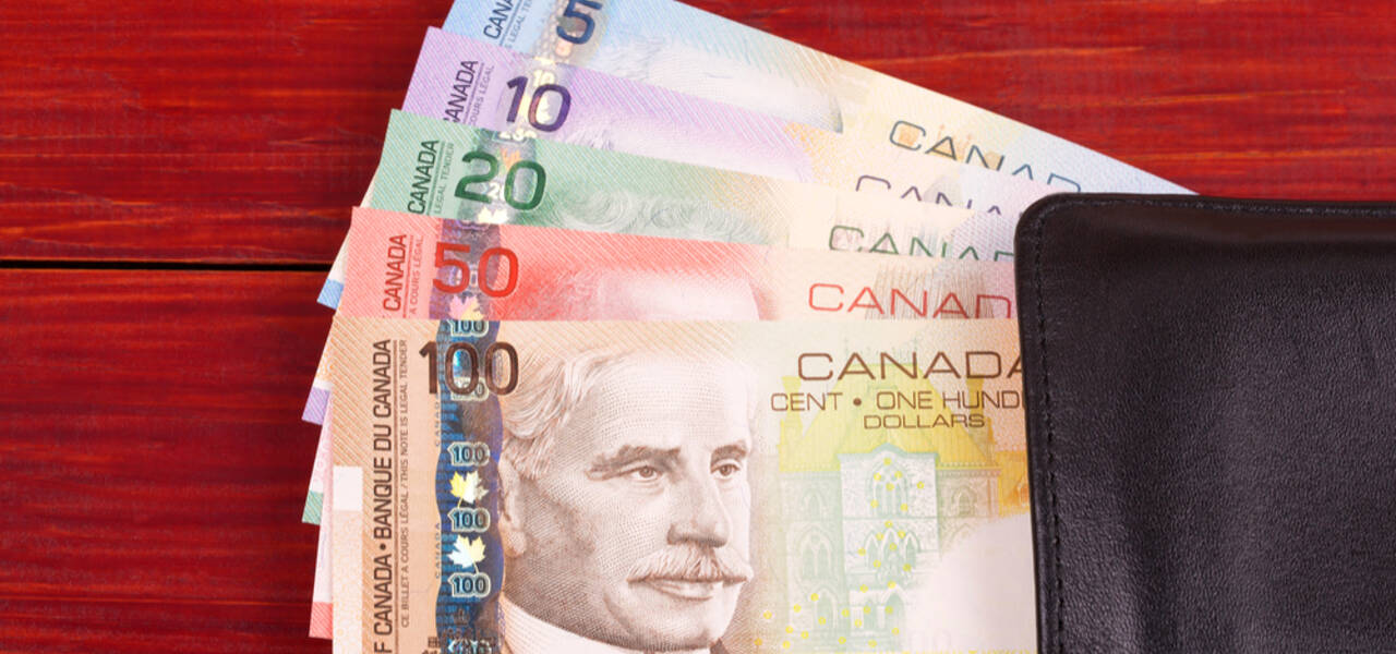 Aumento do petróleo bruto impulsiona o dólar canadense