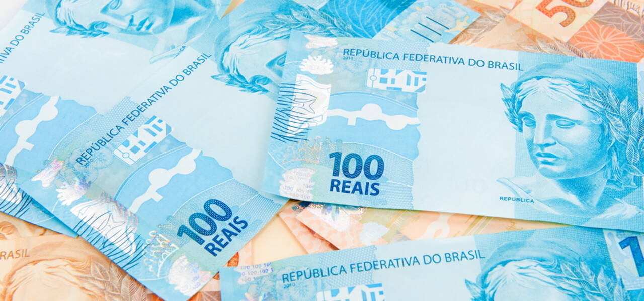 Dólar fecha em queda frente ao Real brasileiro