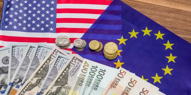 EUR / USD continua caindo para  a região crítica de 1,1000