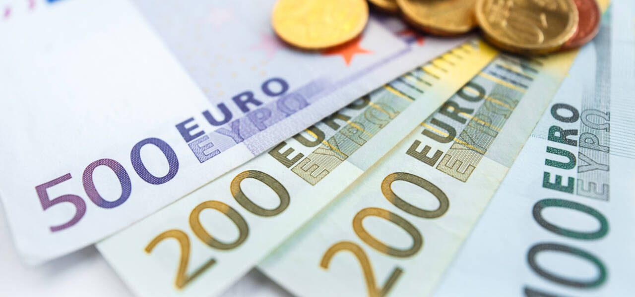 EUR / USD: par luta para manter a região de 1.1000