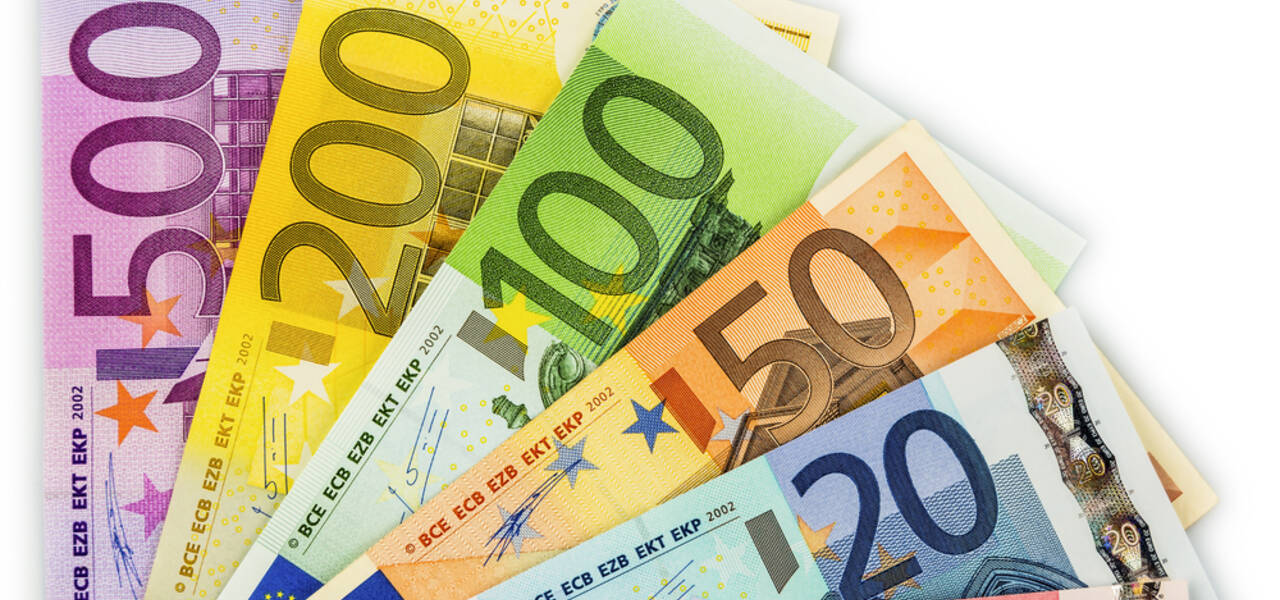 EUR / USD: par opera com leve alta próximo a marca de 1,1700
