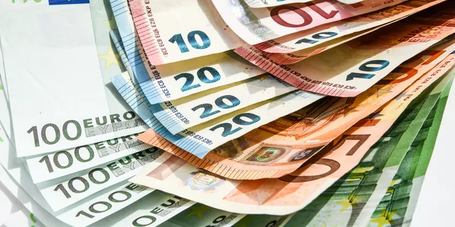 EUR / USD: par recua de das máximas recentes antes do leilão de títulos de 10 anos