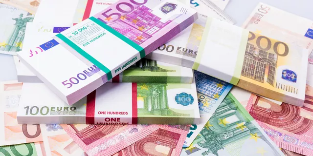 EUR / USD: cai para 1,2200 após comentários suaves de Lagarde do BCE