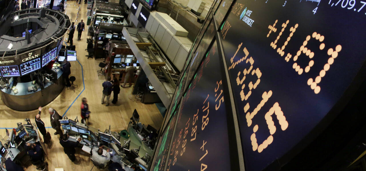 Wall Street fecha em alta e Nasdaq bate recorde