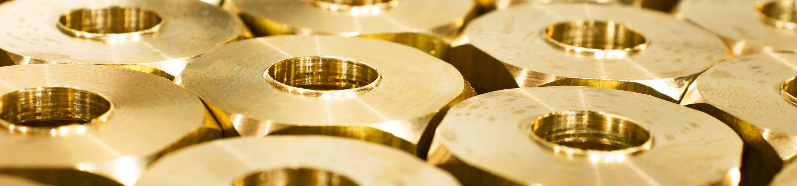 Preocupações com a recessão  pesa sobre o ouro 