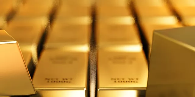 O ouro diminui mais de 1% em dólar mais forte
