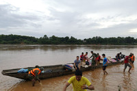 FBS auxilia os cidadãos de Laos enviando ajuda humanitária