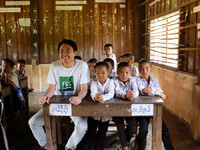 Materiais Escolares para Crianças no Laos