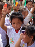 Materiais Escolares para Crianças no Laos