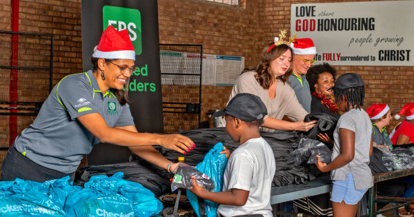FBS e Education Africa trazem alegria de Natal para famílias necessitadas